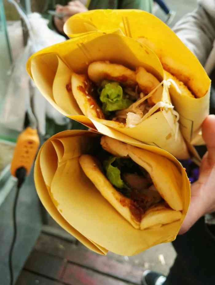 章大嘴土家掉渣烧饼-"每次去都排队,可想而已味道是肯定很不错的.