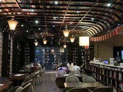 -钟书阁(松江泰晤士小镇店)