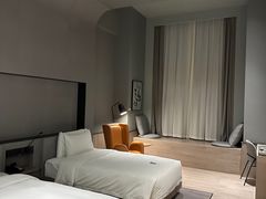 -上海虹桥中心爱琴海亚朵S酒店