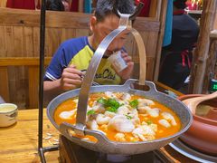 -老滇山寨•云南特色菜•地方菜•民族风情歌舞表演(金碧店)