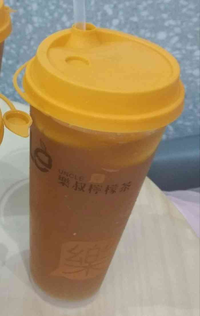 乐叔柠檬茶(东城万达店)-"就在东城万达4号门旁边,位置非常醒目,很.