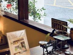 -Café Monson
