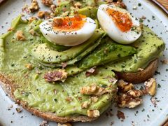 牛油果煮蛋吐司-RAC BAR(安福路店)