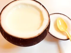 -志龙皇冠吃货椰子铺