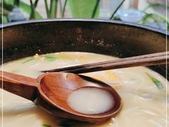 -银米·云南传统过桥米线(双廊黑金冠店)