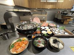 -围炉肉舍•炭烤活鳗•丹东海鲜烤肉(步行街店)