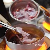 隐藏在大型超市里的正宗新加坡牛蛙煲，一口惊艳！