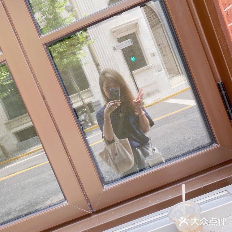 外滩附近的蓝色拿铁P.C.R ☕️