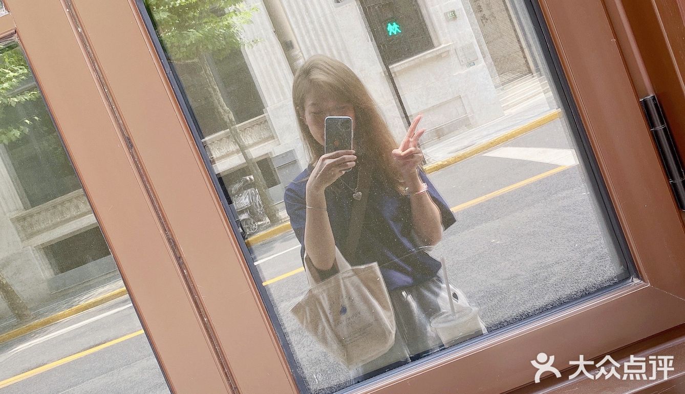 外滩附近的蓝色拿铁P.C.R ☕️