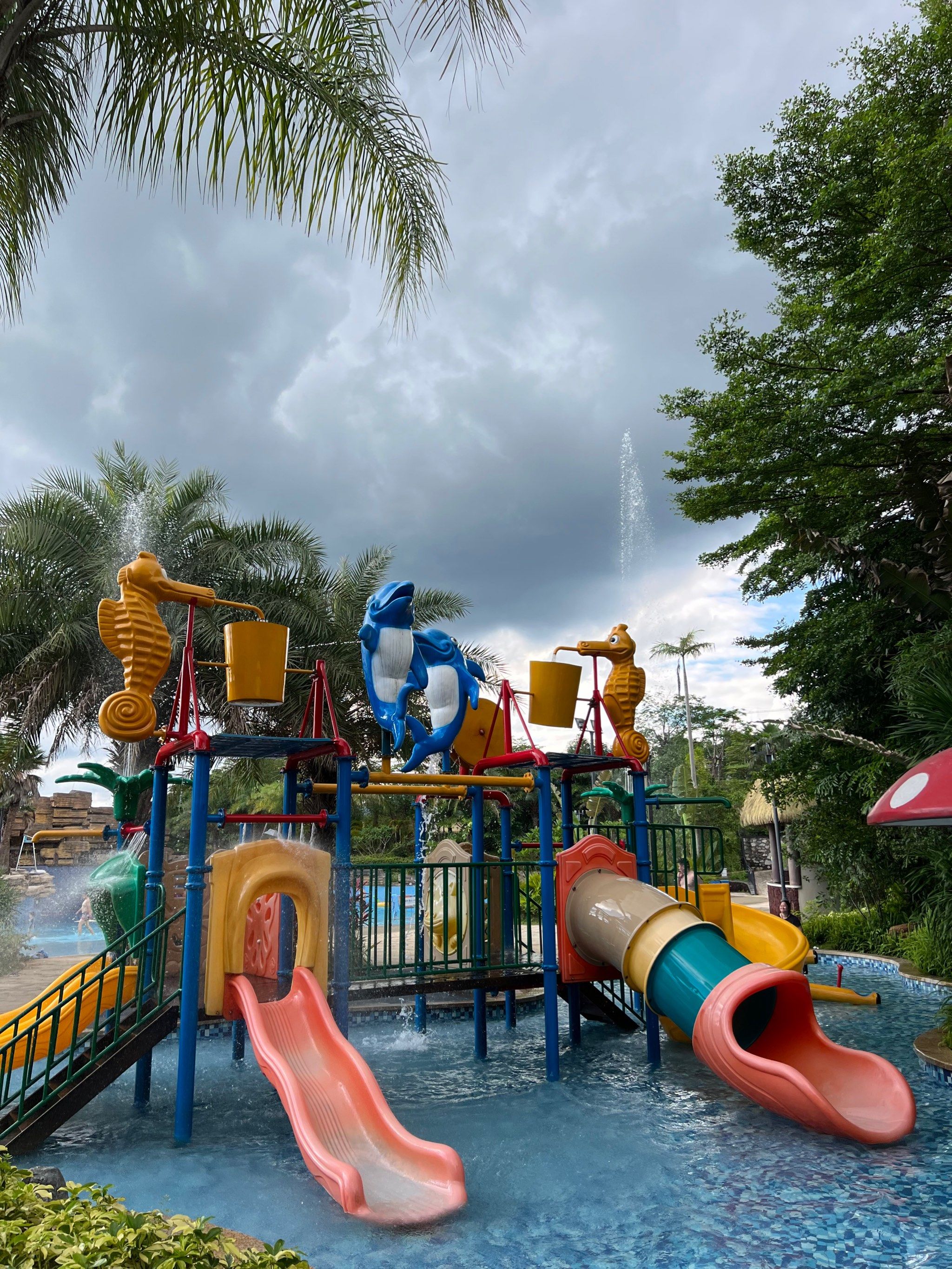 小孩子非常喜欢的温泉加水世界