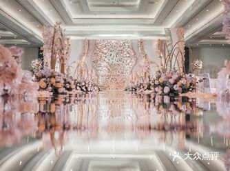 女孩子，应该用鲜花和爱来对待｜天津婚礼