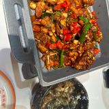 楠城湘餐厅以地道湘菜闻名,辣味层次分明,食材新鲜分量足