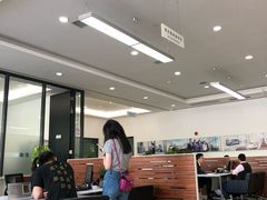 -上海宝信宝马4S店