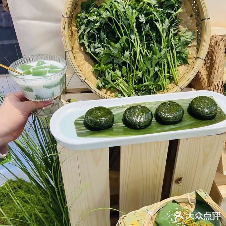 艾草奶冻！💚这口春天感觉好治愈啊……