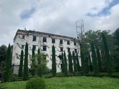-四川汶川特大地震漩口中学遗址