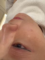 -洛伊科技抗衰护肤中心