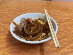 -松树干拌面店