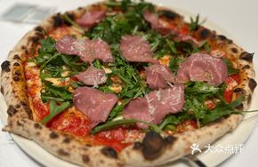 Classic Black Pepper Beef Pizza