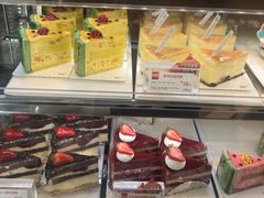 -85度C(生甜甜圈研究工坊·上海平凉店)