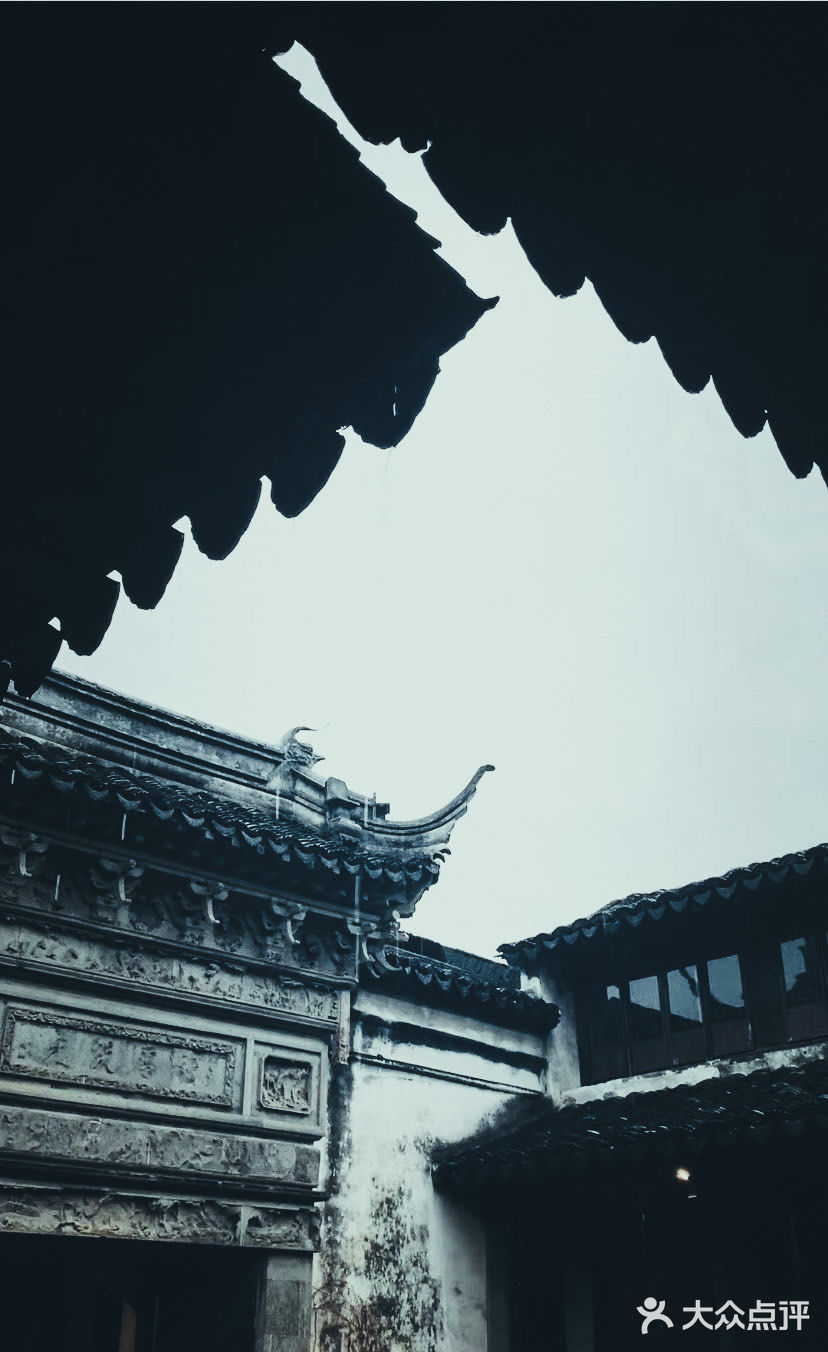 有什么比在周庄泛舟的美景更富诗意呢？