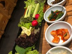 赠蔬菜拼盘-黑牛の店·和牛烧肉(大悦城店)