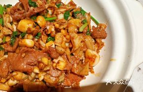 White Chili Stir-fried Yellow Beef