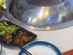 -雪乡人家东北菜·铁锅炖一切(高斯路店)