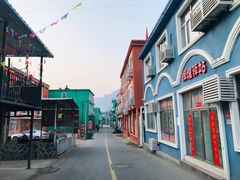 -百里峡七彩艺术小镇