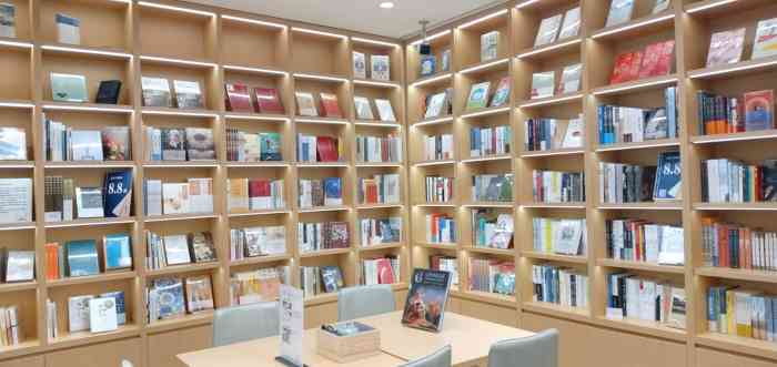 骆新书房曦瓜大红袍-"早上来的比较早,只有这家店开着门,饮料都.