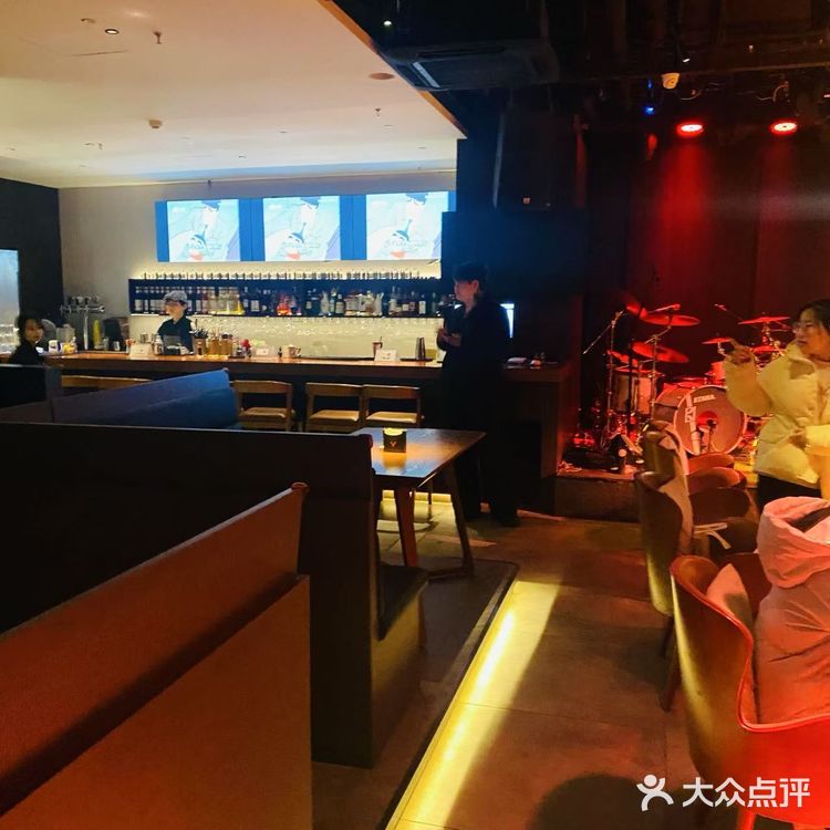 夜深了，干一杯