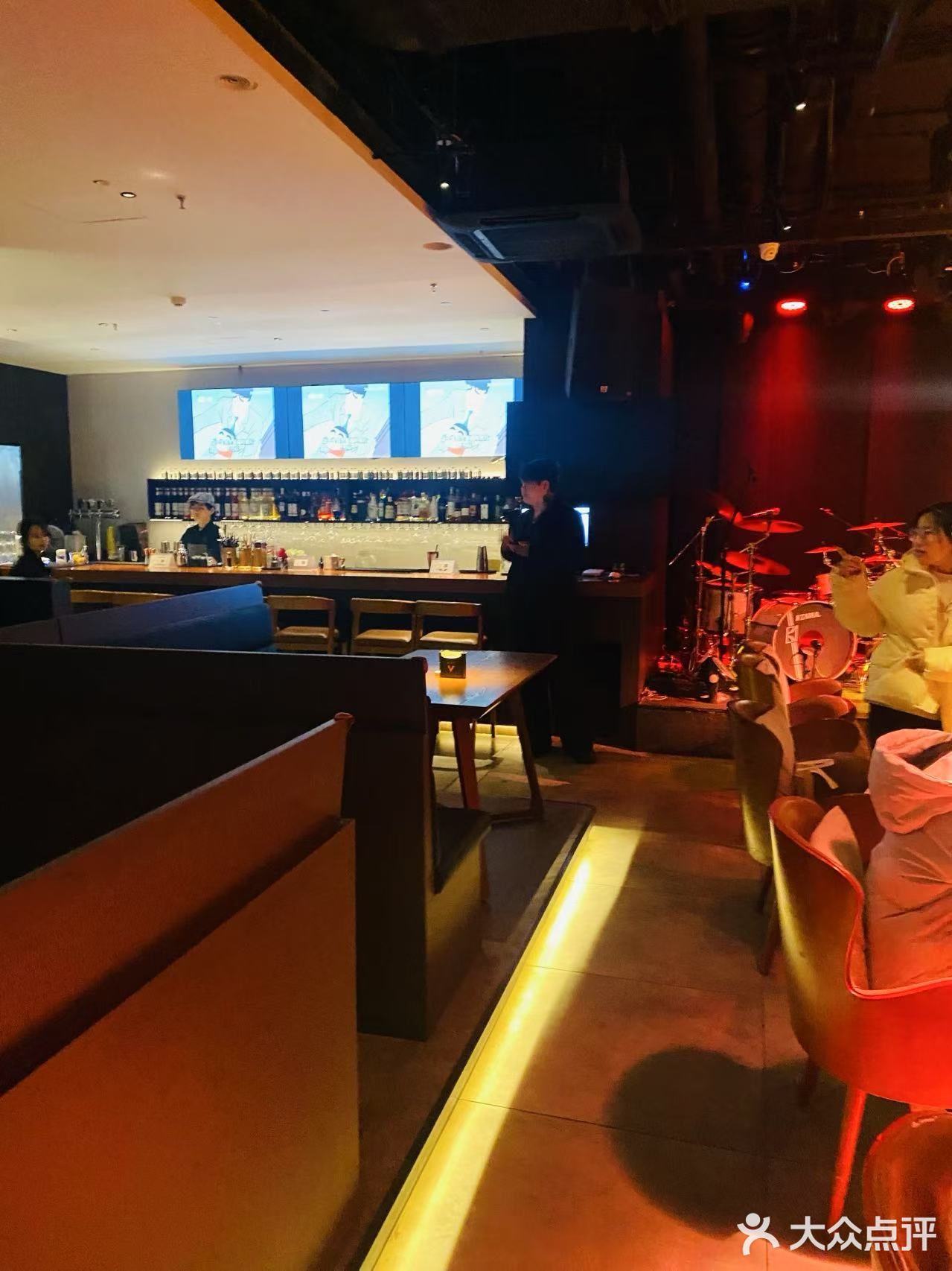 夜深了，干一杯