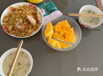 汤里有菜，继续肥宅在家… 其实上火了起溃疡了