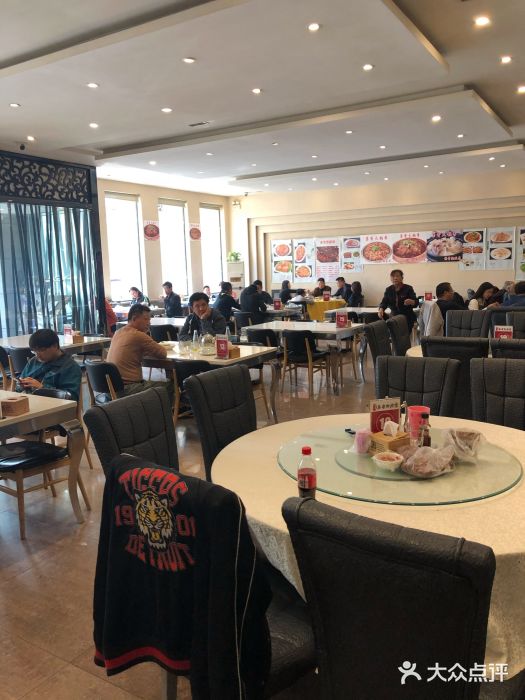 巢香扣肉馆大堂图片