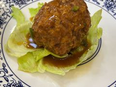 鸭蛋黄狮子头-春水锅贴·传统鲁菜(大明湖店)