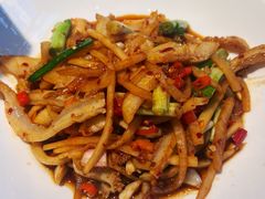 -阿瓦山寨·湘菜现炒·剁椒鱼头王(咸阳总店)