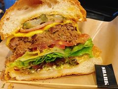 美式经典牛肉汉堡-shark burger·鲨鱼汉堡(交子大道店)