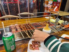 -哈尔滨小酒馆·鲜肉现穿自助烧烤(康新花园店)