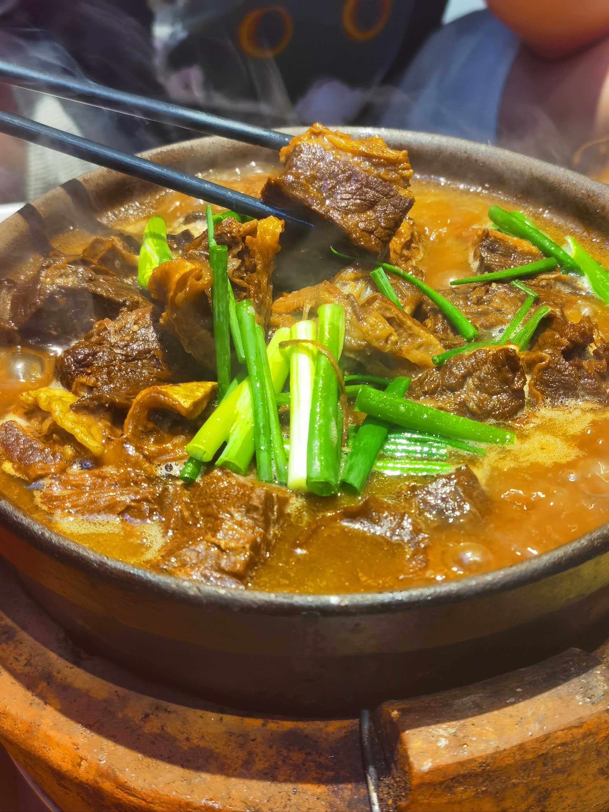 简单吃个牛腩煲