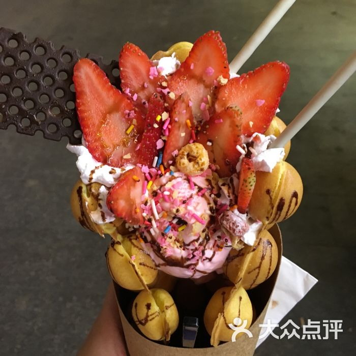 草莓果缤纷冰淇淋鸡蛋仔