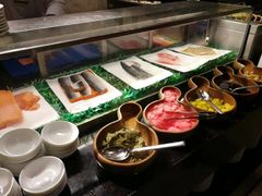 三文鱼，希鲮鱼，鲍鱼片刺身-美食汇·海鲜自助西餐厅·江门富力万达嘉华酒店