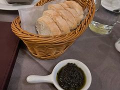 餐前面包配自制橄榄菜-ALBERGUE 1601 婆仔屋葡国餐厅