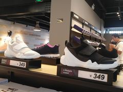 -SKECHERS 斯凯奇(上海国际时尚中心店)
