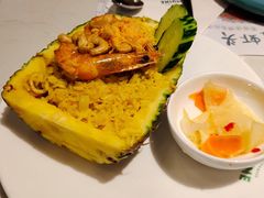 菠萝海鲜炒饭-美奈小馆·越南料理(中航城君尚购物中心店)