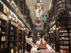 -钟书阁(松江泰晤士小镇店)