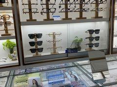 -翰佐蔡司小乐圆·依视路星趣控·暴龙眼镜折扣店