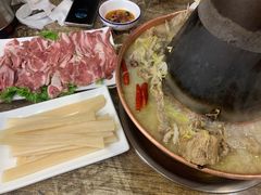 -老蜀铜火锅·酸菜脊骨·麻辣羊蝎子(热闹路店)