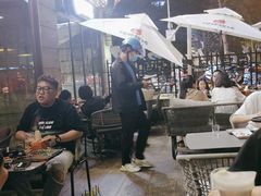 露天位-何师烧烤Pro ·江湖川菜·小龙虾·精酿(太古里旗舰店)