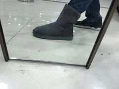 -UGG(燕莎奥特莱斯购物中心店)