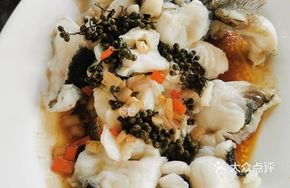 Fresh Flower Pepper Steamed Snakehead Fish