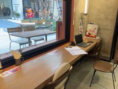 -必胜客(上海华谊新所店)
